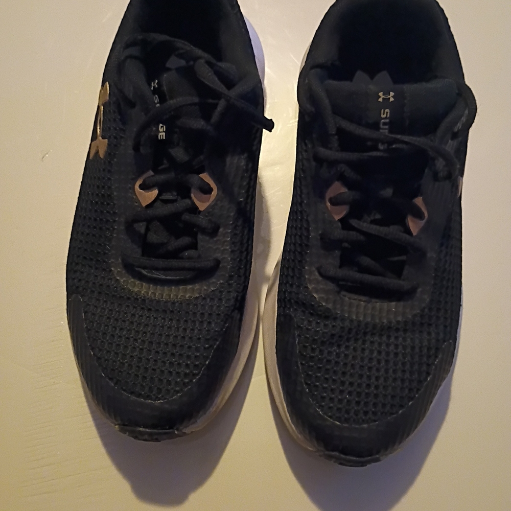 Under Armour Surge 3 Woman's Size 7  Black/Rose Gold Running Shoes 3024894-005